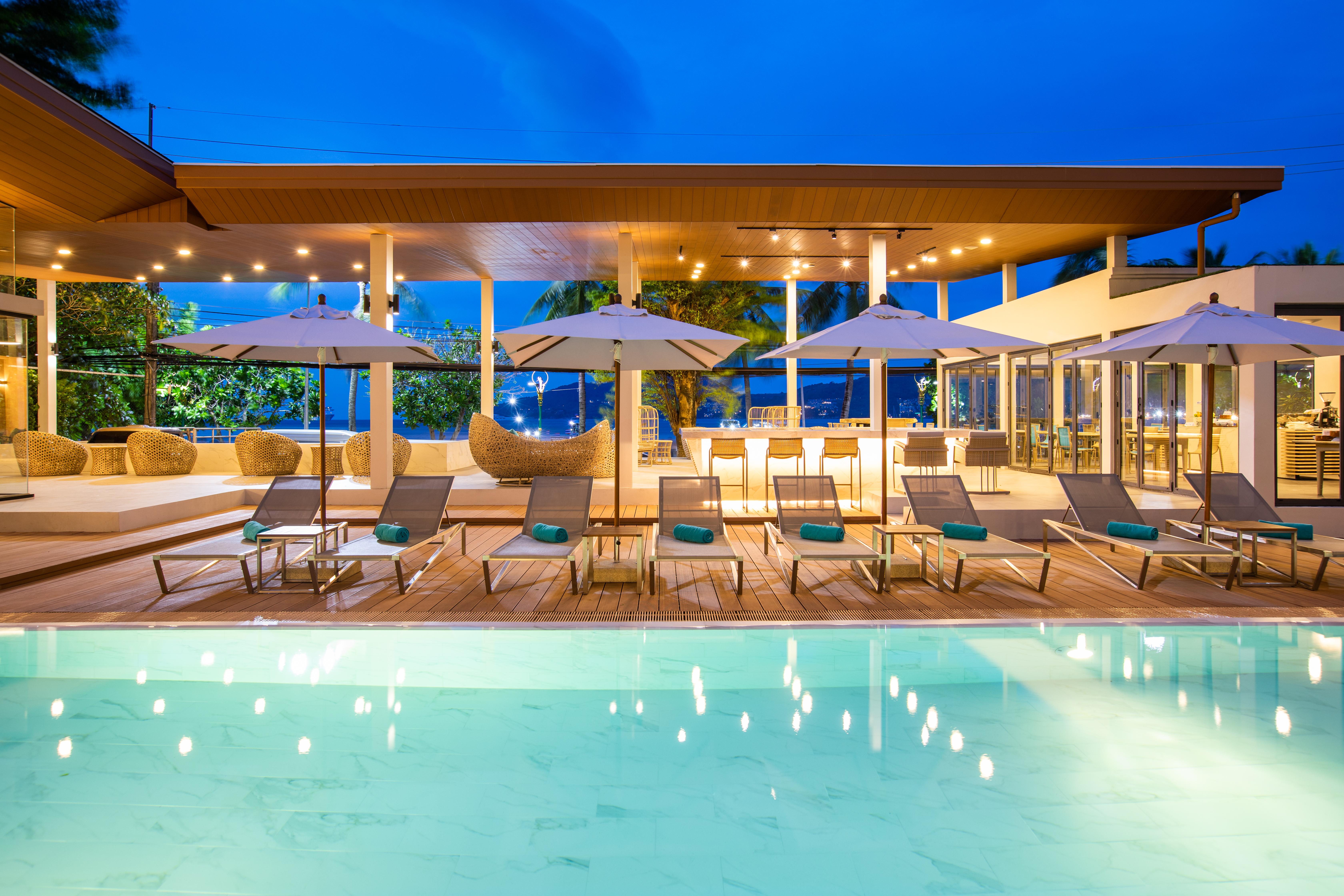 Liv Hotel Phuket Patong Beachfront Exterior foto