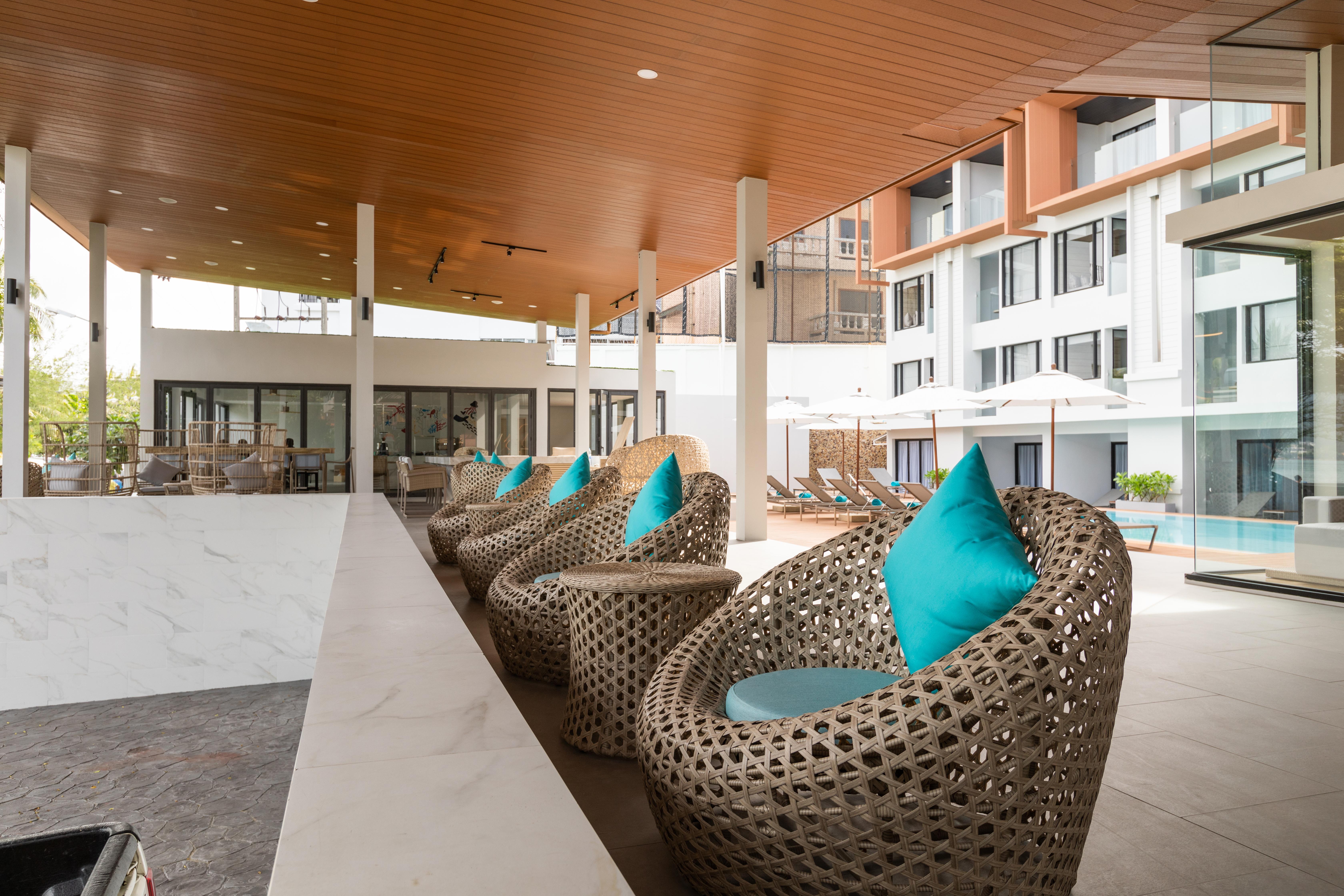 Liv Hotel Phuket Patong Beachfront Exterior foto